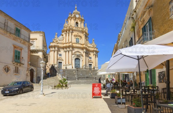 Tourists sitting in local restaurants in the main square, Ragusa Ibla, Ragusa province, Sicily, Italy
