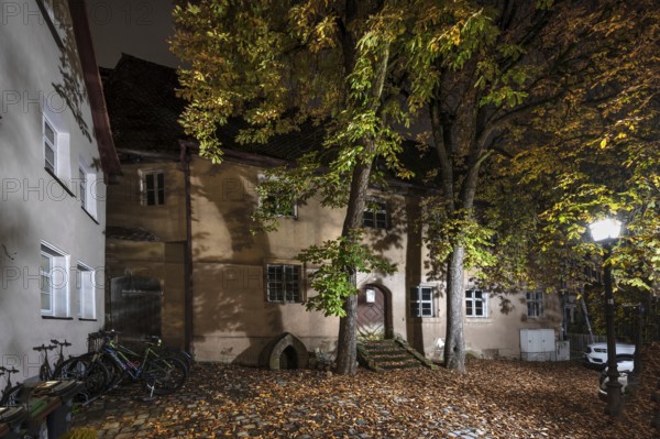 Nocturnal view of a historic former inn, now vacant, Lauf an der Pegnitz, Middle Franconia, Bavaria, Germany