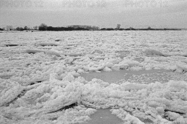 Frozen Elbe, Bleckede, Lower Saxony, Germany, January 03, 1997, vintage, retro, old, historic