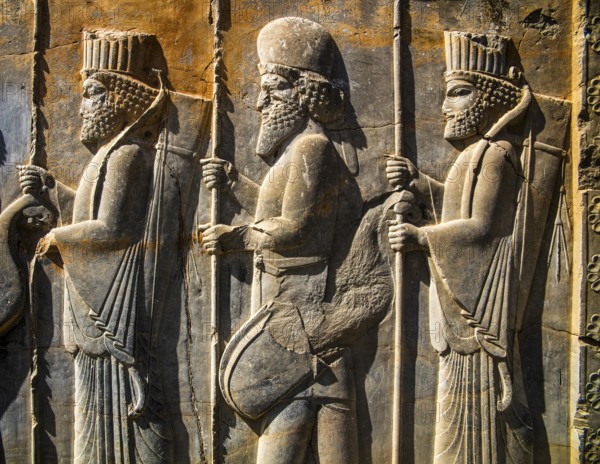 Gate relief in the trohnhalle with guards, Persepolis