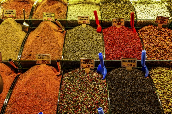 161/Egyptian bazaar with spices