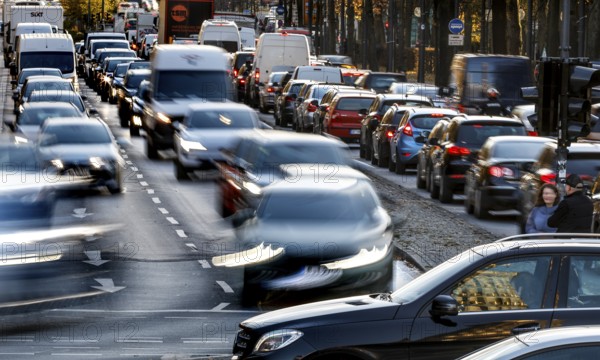 Very busy Hofjägerallee at the Victory Column, Berlin, 03.11.2025, Berlin, Berlin, Germany