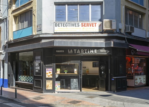 Detectives Servet detective agency in city centre of Zaragoza, Aragon, Spain, Europe above La Tartine bakery