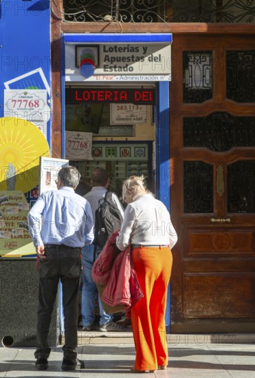 Lottery kiosk selling tickets, Loterias y Apuestas del Estado, Calle de Alfonso I, Zaragoza, Aragon, Spain