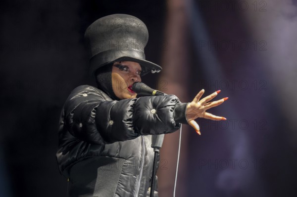 Erykah Badu, singer, USA, soul, hip-hop, R&B, The Return Of Automatic Slim World Tour 2025, live at the Uber Eats Music Hall, Berlin, 04.11.2025 < english> Erykah Badu, singer, hip-hop, live at the Uber Eats Music Hall, November 4th, 2025