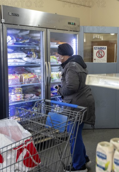 Detroit, Michigan USA - 4 November 2025 - People pick up groceries at the nonprofit Deo Gratias Food Pantry, operated by theFelician Sisters. Demand for emergency food at food pantries and soup kitchens has risen dramatically since the federal government shutdown cut SNAP benefits