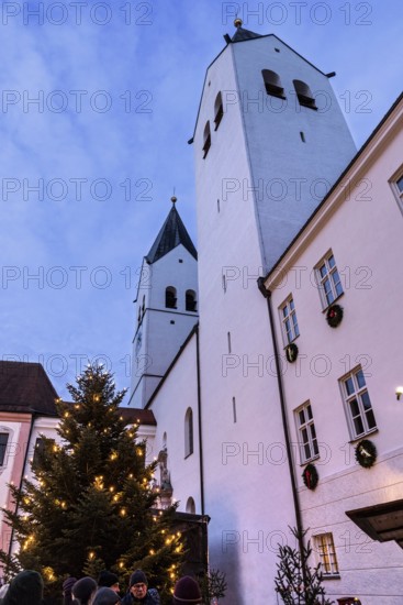 Bell towers, Innenhof am Domberg, Freising Cathedral St. Maria and St. Korbinian, Christmas market, Christkindlmarkt, Freising, Upper Bavaria, Bavaria, Germany
