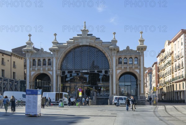People vehicles street by central market building, Mercado Central de Zaragoza, Zaragoza, Aragon, Spain, Europe built 1895