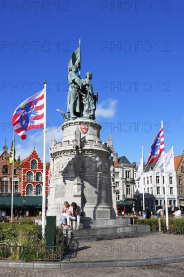 Monumental monument to Jan Breydel and Pieter de Coninck and flags of Bruges in front of historic houses on the market square in the old town of Bruges, Grote Markt, UNESCO World Heritage Site, Flanders, Belgium