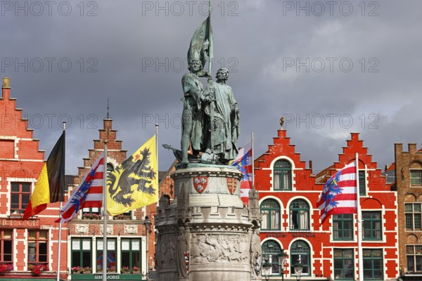 Monumental monument to Jan Breydel and Pieter de Coninck in front of historic staircases on the market square in the old town of Bruges, Grote Markt, UNESCO World Heritage Site, Flanders, Belgium