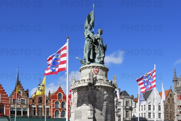 Monumental monument to Jan Breydel and Pieter de Coninck in front of historic houses on the market square in the old town of Bruges, Grote Markt, UNESCO World Heritage Site, Flanders, Belgium