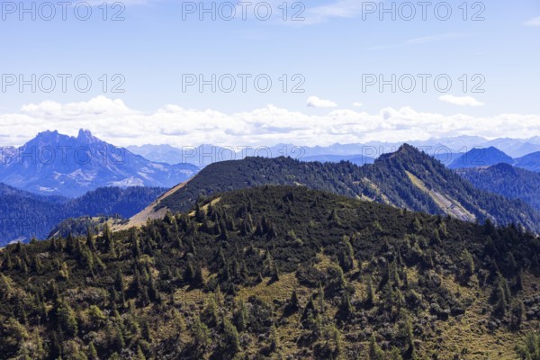 View from Hoher Zinken with Großes Radl Egelseehörndl and Dachstein, Postalm, Osterhorn Group, Salzkammergut, Province of Salzburg, Austria