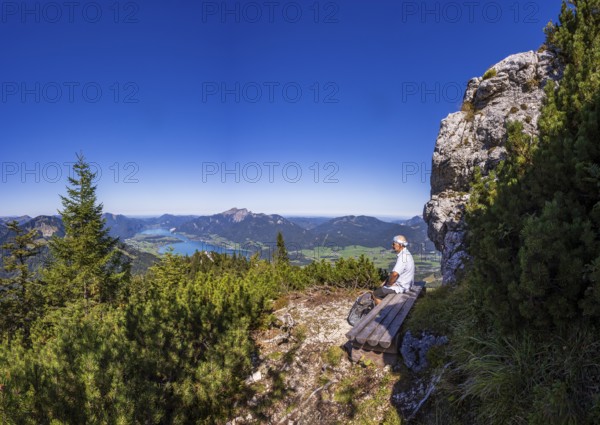 Hikers on the way to Rettenkogel, Postalm, Osterhorn Group, Salzkammergut, Province of Salzburg, Austria