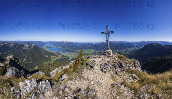 Summit cross on Rettenkogel with Wolfgangsee, Postalm, Osterhorn Group, Salzkammergut, Province of Salzburg, Austria