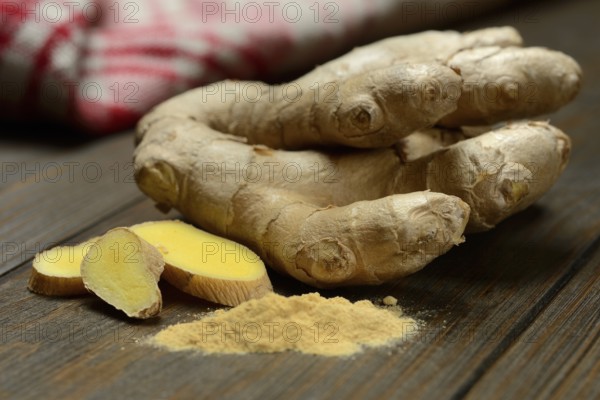 Ginger, ginger root and ginger powder, Zingiber officinale