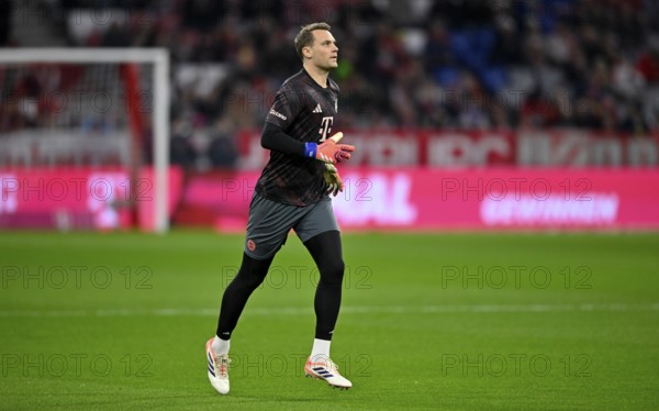 Warm-up training goalkeeper Manuel Neuer FC Bayern Munich FCB (01) Allianz Arena, Munich, Bayern, Germany