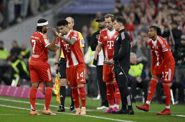Most expensive change, Bundesliga substitute, Michael Olise FC Bayern Munich FCB (17) Harry Kane FC Bayern Munich FCB (09) Luis Diaz FC Bayern Munich FCB (14) comes for Serge Gnabry FC Bayern Munich FCB (07) Allianz Arena, Munich, Bayern, Germany