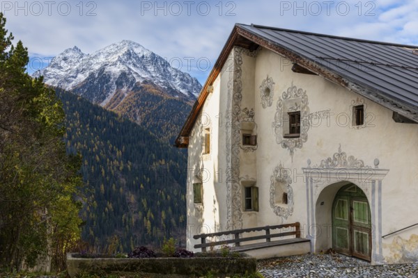 Engadin house with sgraffiti, historic houses, Piz Mezdi, Piz d'arpiglias, Guarda, Engadin, Graubünden, Switzerland