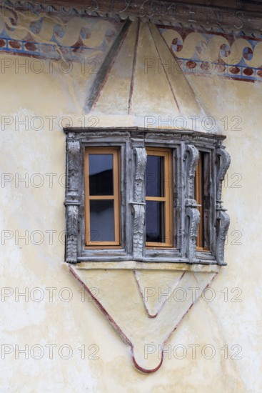 Sgraffiti on Engadin house, window oriel, historic houses, Guarda, Engadin, Grisons, Switzerland