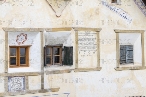 Sgraffiti on Engadin house, windows, historic houses, Guarda, Engadin, Graubünden, Switzerland