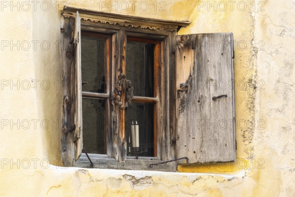 Windows with shutters, Engadin houses, historic houses, Guarda, Engadin, Graubünden, Switzerland