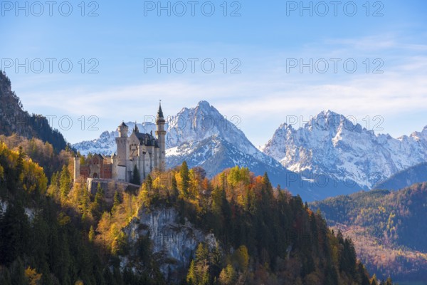 Neuschwanstein Castle in the midst of an atmospheric autumn landscape with high snow-covered mountains, Schwangau near Füssen, Ostallgäu, Allgäu, Bavaria, Germany