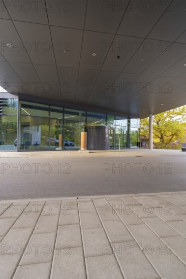 Flat roof building with glass façade and large entrance under covered area, Calw District Office, Calw, Germany