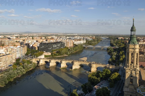 View looking down of historic Stone Bridge, Puente de Piedra, spanning the River Ebro, Zaragoza, Aragon, Spain