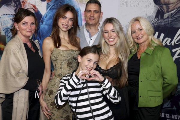 Charleen Weiss with her family, Make Me Feel film premiere at Zoo Palast Berlin, 29.10.2025