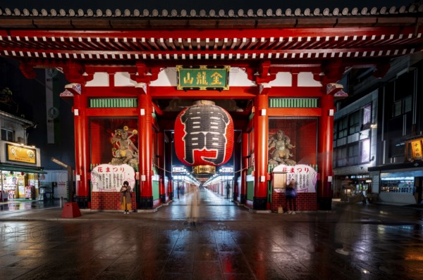 Illuminated Thunder Gate Kaminarimon of Asakusa Shrine or Senso-ji Temple, at night, Buddhist temple complex, Asakusa, Tokyo, Japan