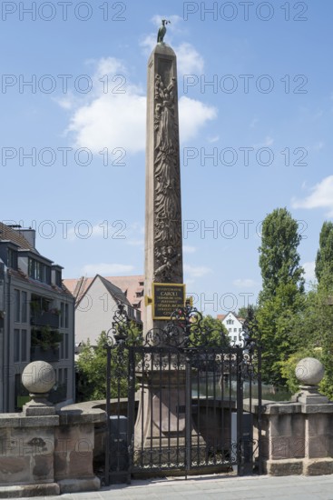 Obelisk with Dove of Peace, Charles Bridge, Old Town, Nuremberg, Middle Franconia, Franconia, Bavaria, Germany