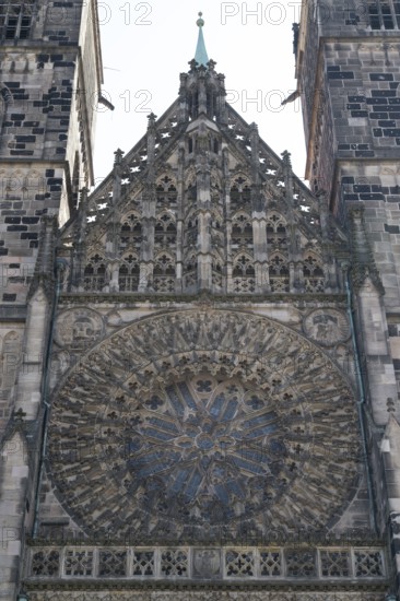 Window over the entrance portal, west façade, St. Lorenz church, Gothic, old town, Nuremberg, Middle Franconia, Franconia, Bavaria, Germany