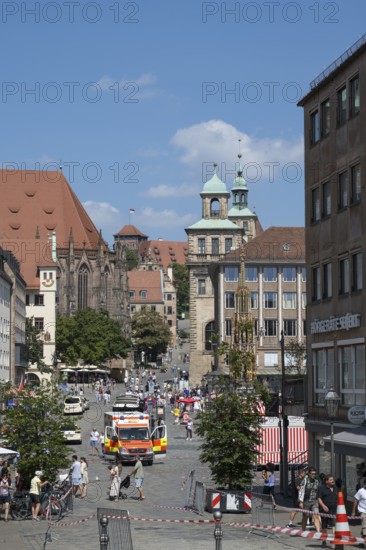 Emergency vehicle in the pedestrian zone, Königstraße, Hauptmarkt, Schöner Brunnen, Town Hall, Old Town, Nuremberg, Middle Franconia, Bavaria, Germany