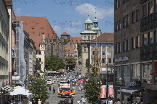 Emergency vehicle in the pedestrian zone, Königstraße, Hauptmarkt, Schöner Brunnen, Town Hall, Old Town, Nuremberg, Middle Franconia, Bavaria, Germany