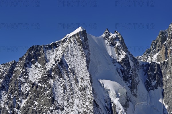 Snow-covered Aiguille Blanche de Peuterey, Pointe Helbronner viewing terrace, Chamonix-Mont-Blanc, Haute-Savoie, Italian watershed, France