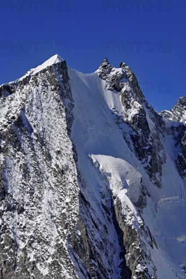 Snow-covered Aiguille Blanche de Peuterey, Pointe Helbronner viewing terrace, Chamonix-Mont-Blanc, Haute-Savoie, Italian watershed, France