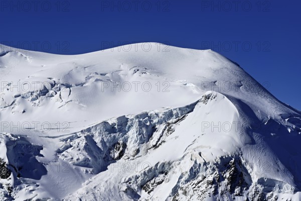 Snow-covered Dôme du Goûter, viewing platform, Aiguille du Midi mountain station, Chamonix-Mont-Blanc, Haute-Savoie, France