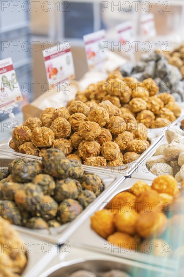 Colourful vegetarian foods displayed in rows at a market stand, Streuobstmarkt, Sindelfingen, Böblingen district, Germany