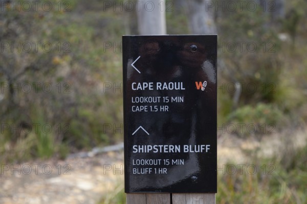 Signpost on the trail to the cliffs of Cape Raoul in Tasmania