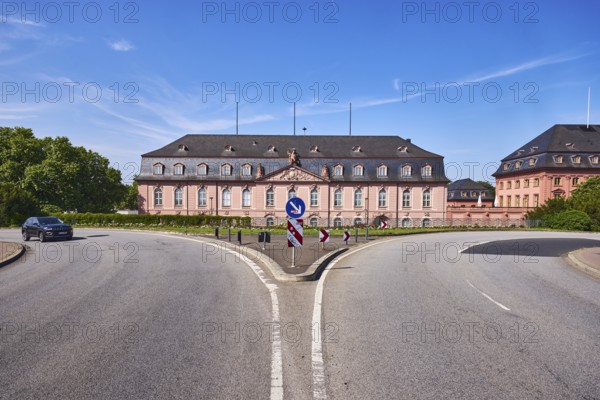 New Armoury, State Chancellery, Baroque style, trees, lawn, road, lanes, blue sky, cirrostratus clouds, federal road B40, Peter-Altmeier-Allee, Mainz, state capital, district-free city, Rhineland-Palatinate, Germany
