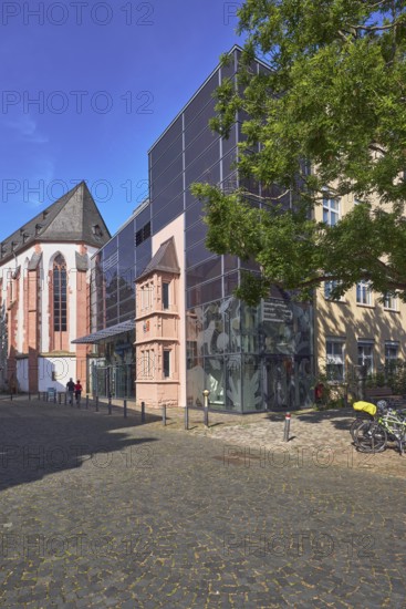 Mainz Natural History Museum, Gutenberg Museum, Museum of Printing and Writing, modern architecture, barrier bollard, street made of paving stones, blue sky, cirrostratus clouds, Reichklarastraße, Mainz, state capital, district-free city, Rhineland-Palatinate, Germany