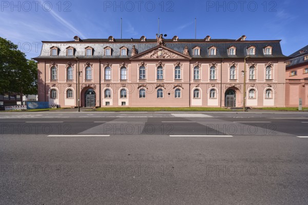 New armoury, state chancellery, historic building, baroque style, tree, lawn, road, road markings lanes, blue sky, cirrostratus clouds, contrails, federal road B40, Peter-Altmeier-Allee, Mainz, state capital, district-free city, Rhineland-Palatinate, Germany