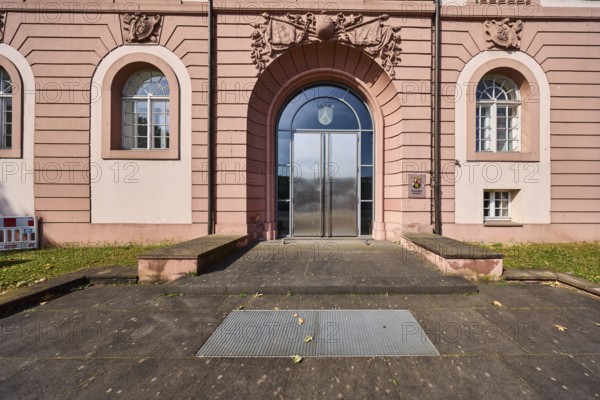 State Chancellery, historic building, entrance, window, door, lawn, sunny, federal road B40, Peter-Altmeier-Allee, Mainz, state capital, district-free city, Rhineland-Palatinate, Germany