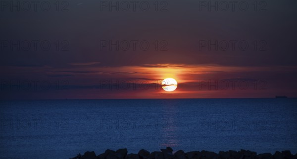 Sunset on the Baltic Sea with protective breakwaters, Darß, Ahrenshoop, Mecklenburg-Western Pomerania, Germany