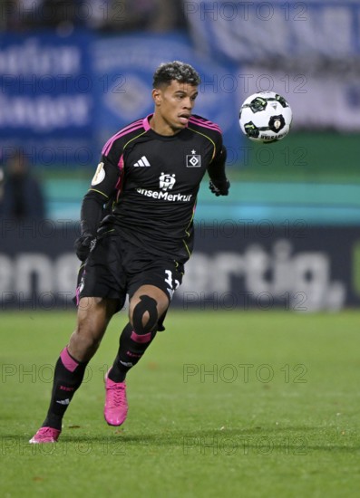 Ransford Königsdörffer Hamburger SV HSV (11) Ball action DFB-Pokal, Voith-Arena, Heidenheim, Baden-Württemberg, Germany