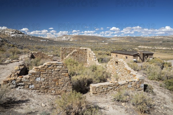 Rock Springs, Wyoming - The Point of Rocks Stagecoach Station, built in 1862 on the Overland Trail. The ruins of the stables are in the foreground, with the roofed station beyond. The station was operated by the Overland Stage Company and later by Wells Fargo