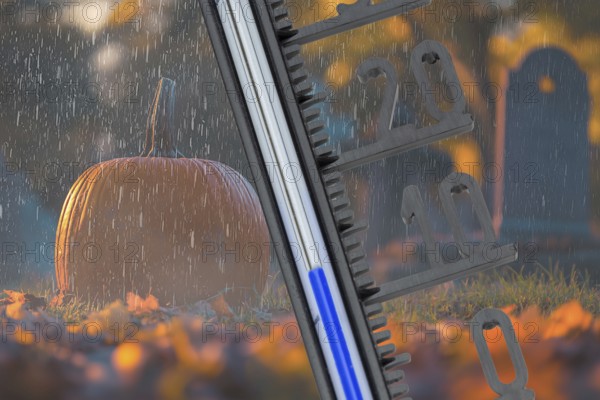 (Photo montage) Weather forecast Halloween rain: close-up of a thermometer in front of a Halloween backdrop