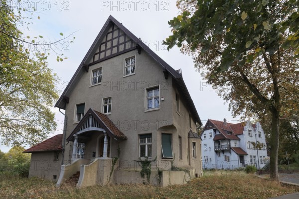 Historic villa for employees of the former Krupp Hüttenwerk Rheinhausen, Beamtensiedlung Bliersheim, Duisburg, Ruhr area, North Rhine-Westphalia, Germany