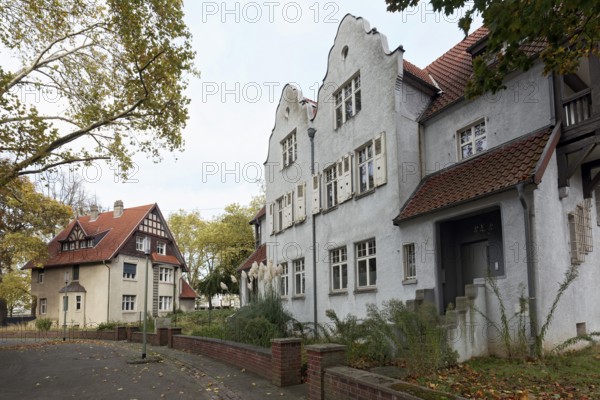 Historic semi-detached house for employees of the former Krupp Ironworks Rheinhausen, Bliersheim Beamtensiedlung, Duisburg, Ruhr region, North Rhine-Westphalia, Germany