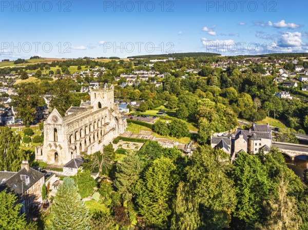 DefauJedburgh Abbey from a drone, Augustinian Abbey, Jedburgh, Scottish Borders, Scotland, UK lt